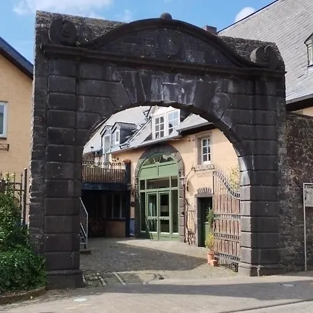 Historische Schmiede Naehe Laacher Апартаменты